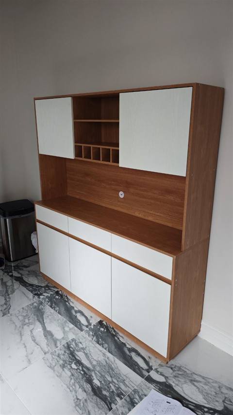 Kitchen hutch cabinet